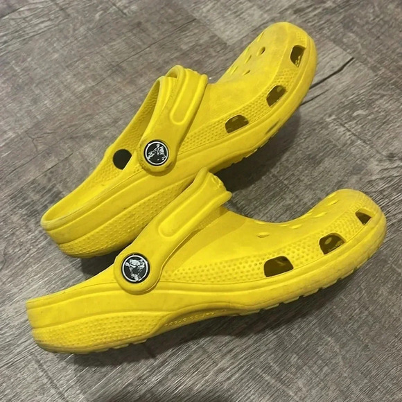 Unisex Crocs - Clogs/Sandals - Yellow - Size M5/W7 - Good Used Condition!! - Picture 7 of 9